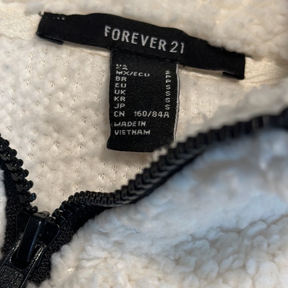 👛 Forever 21 Cropped Sherpa Pullover Jacket - Picture 4 of 5